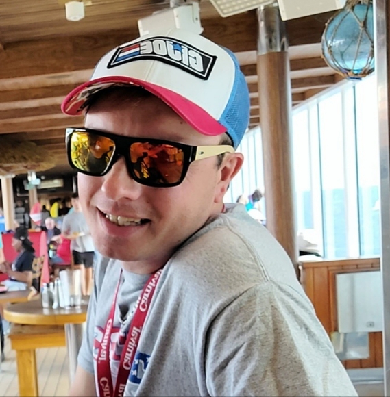 Meet your Posher, Justin - Picture 3 of 3